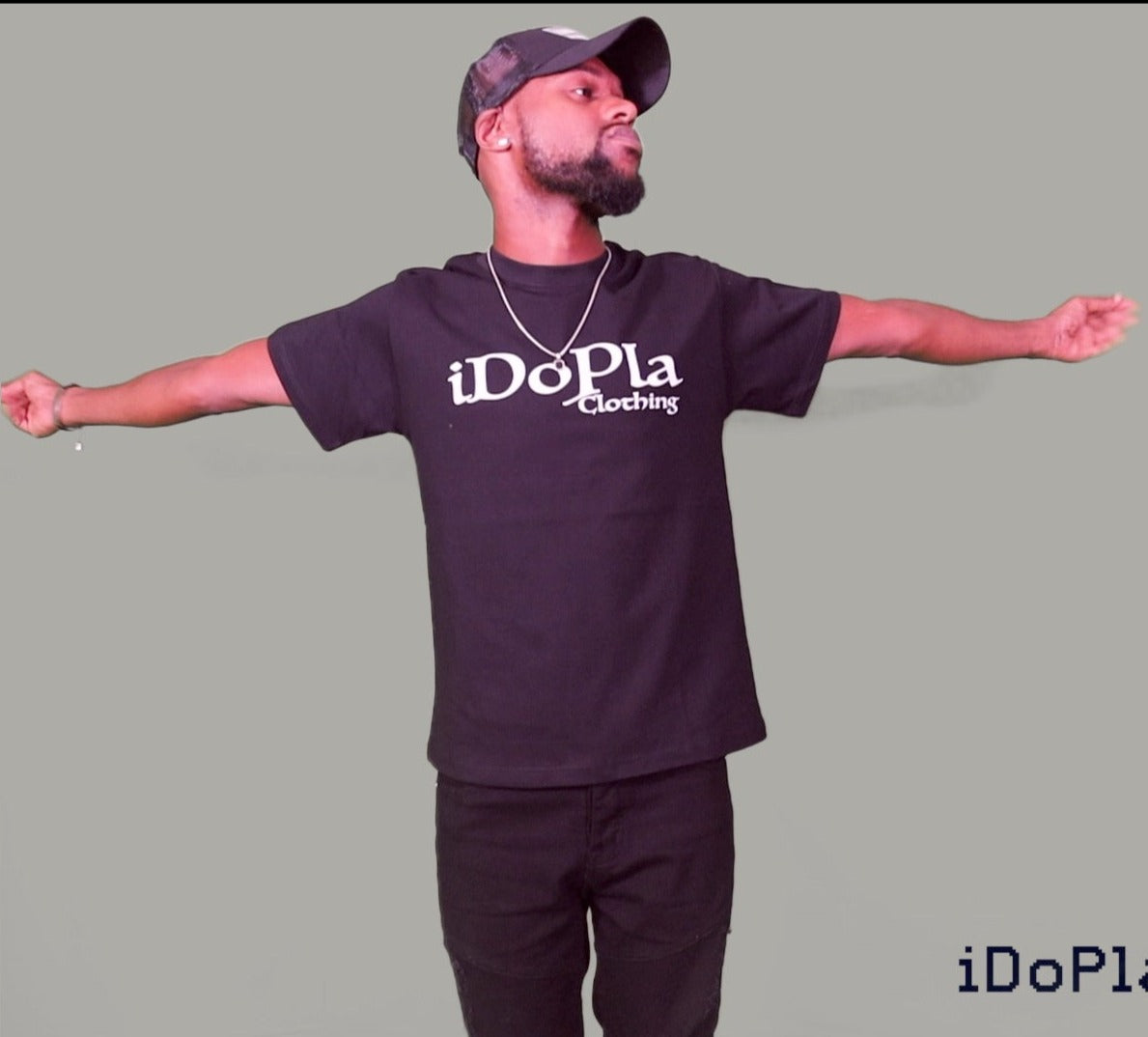 iDoPla Clothing | Black T-shirt